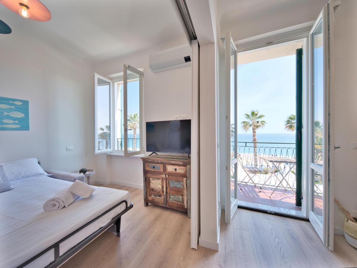 Medusa Apartment - Lungomare ฟีนาเลลีกูเร ภายนอก รูปภาพ
